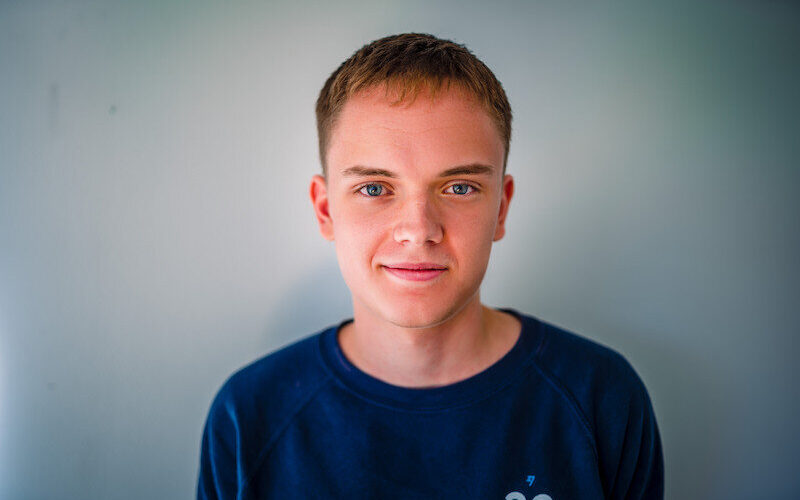 Kan kunstig intelligens redde lokale ehandlere? Hør hva AI-geniet Oliver (19) mener om saken