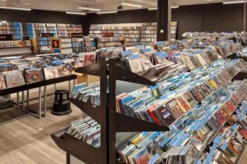 Gjør suksess med LP’er, CD’er, og DVD’er på nett – nå kjøpes den gamle storheten opp av Norli